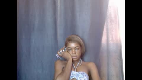 Snapshot of sexyxbunnyxx chatting on February 2025 05:09:02 PM Blue online show from February 2025 05:09:02 PM