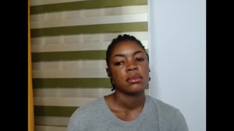 Snapshot of sexyxbunnyxx chatting on October 2025 06:39:01 PM Blue online show from October 2025 06:39:01 PM