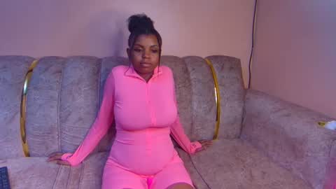 Snapshot of sexyyred_ chatting on December 2024 04:06:01 PM sexyyred_ online show from December 2024 04:06:01 PM