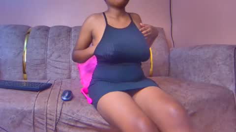 Snapshot of sexyyred_ chatting on December 2024 09:37:02 PM sexyyred_ online show from December 2024 09:37:02 PM