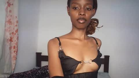 sexyzuriel online show from February 2026 05:03:02 AM
