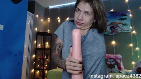 Snapshot of shadia_squirt chatting on December 2024 08:12:01 AM shadia online show from December 2024 08:12:01 AM