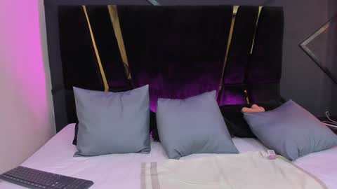 Shaina Vasquez online show from January 2025 04:23:02 AM