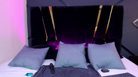 Shaina Vasquez online show from January 2025 03:41:01 AM