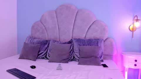 Shaina Vasquez online show from February 2025 06:21:02 PM