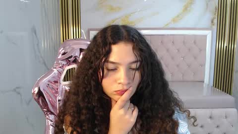 Snapshot of shalon_diaz_sub chatting on December 2024 04:20:01 PM Shalon online show from December 2024 04:20:01 PM