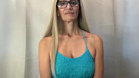 Snapshot of shamanwoman chatting on November 2025 06:29:02 PM Shaman Woman online show from November 2025 06:29:02 PM