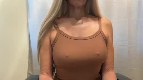 Snapshot of shamanwoman chatting on November 2025 06:40:01 PM Shaman Woman online show from November 2025 06:40:01 PM