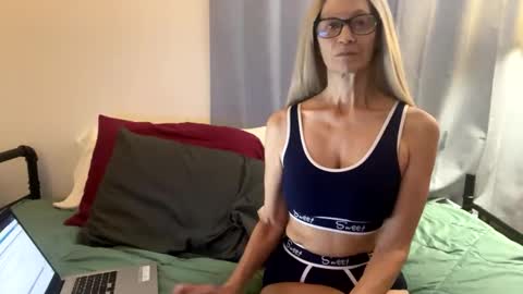 Shaman Woman online show from January 2026 01:54:02 AM