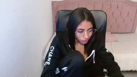 Snapshot of shaneelle chatting on January 2025 06:12:01 AM shanelle online show from January 2025 06:12:01 AM