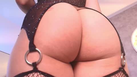 Snapshot of shanell__hott chatting on December 2025 04:18:02 AM shanell online show from December 2025 04:18:02 AM