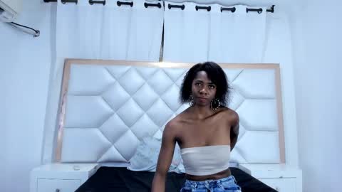 S H A N E L L E   online show from November 2025 01:34:02 PM