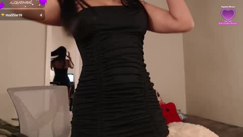 Snapshot of shani_broks chatting on December 2024 07:32:02 PM Hi im Shani your dreams came true 3 online show from December 2024 07:32:02 PM