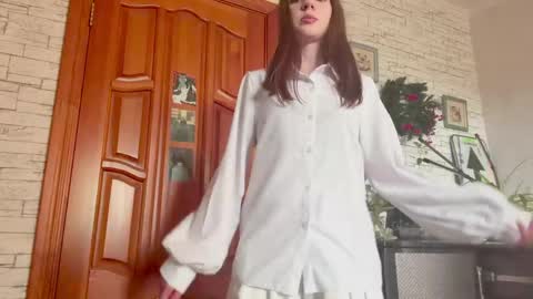 Elina online show from May 2026 12:31:02 PM