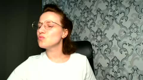 Snapshot of shannen_sweet chatting on June 2026 11:23:01 AM Shannen online show from June 2026 11:23:01 AM