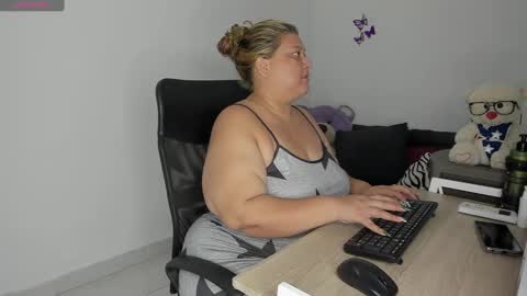 Snapshot of shannonbbw chatting on December 2024 10:22:01 PM SHANNONBBW online show from December 2024 10:22:01 PM