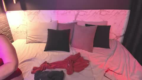 Shannon online show from December 2025 05:17:02 AM