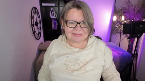 Snapshot of shannonshine chatting on April 2026 05:05:01 AM Shannon online show from April 2026 05:05:01 AM