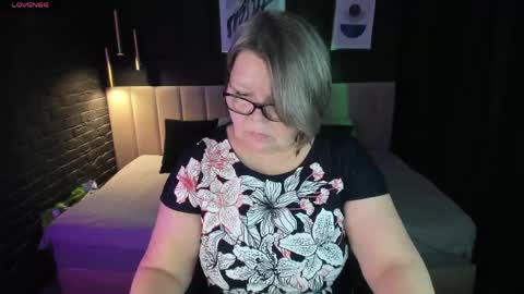 Snapshot of shannonshine chatting on April 2026 01:01:01 PM Shannon online show from April 2026 01:01:01 PM