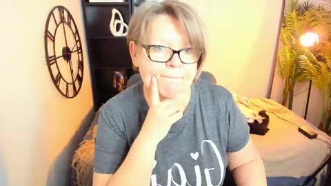 Snapshot of shannonshine chatting on April 2026 08:20:02 AM Shannon online show from April 2026 08:20:02 AM