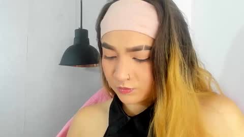 Shanntal  online show from October 2025 02:19:01 PM