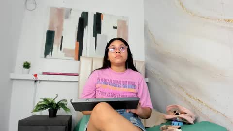 Snapshot of shanon_marel chatting on September 2025 12:18:01 PM SHANON online show from September 2025 12:18:01 PM