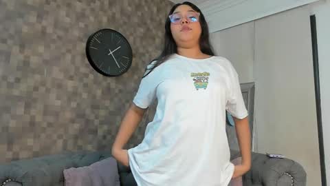 Snapshot of shanon_marel chatting on October 2025 12:13:02 PM SHANON online show from October 2025 12:13:02 PM