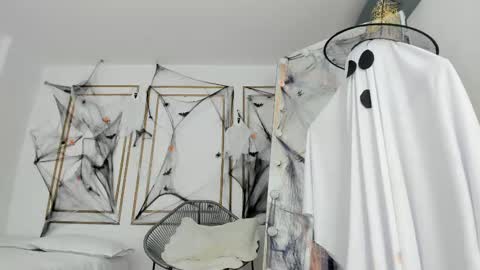 Snapshot of shanon_marel chatting on October 2025 12:06:01 PM SHANON online show from October 2025 12:06:01 PM