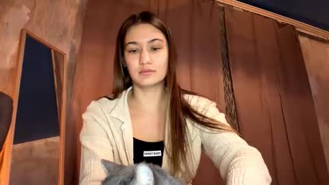 I am Maya ntmu Lets hit 10 Thumbs Up together online show from February 2026 05:20:01 PM