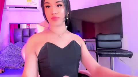 Snapshot of shantalgirs01 chatting on January 2025 05:33:01 AM Shantal girls online show from January 2025 05:33:01 AM