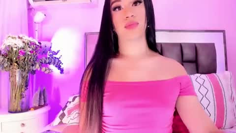 Snapshot of shantalgirs01 chatting on February 2025 11:01:02 AM Shantal girls online show from February 2025 11:01:02 AM