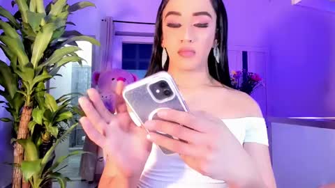 Snapshot of shantalgirs01 chatting on February 2025 03:52:02 AM Shantal girls online show from February 2025 03:52:02 AM