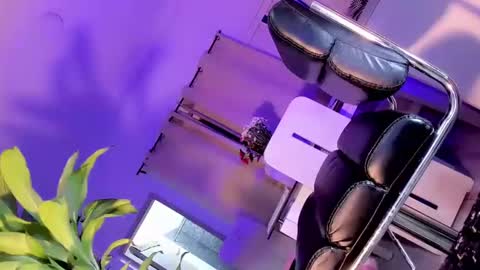 Snapshot of shantalgirs01 chatting on February 2025 03:42:01 AM Shantal girls online show from February 2025 03:42:01 AM
