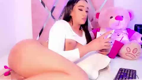 Snapshot of shantalgirs01 chatting on February 2025 02:16:02 PM Shantal girls online show from February 2025 02:16:02 PM