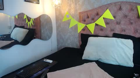 SHARICK online show from September 2025 12:09:01 PM