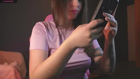 Snapshot of sharkgirl_ chatting on September 2025 03:39:02 PM Miley online show from September 2025 03:39:02 PM