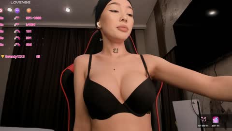 Snapshot of sharlin_13 chatting on February 2025 01:04:02 AM Sharlin online show from February 2025 01:04:02 AM