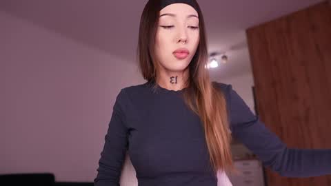 Sharlin  online show from December 2025 12:48:02 AM