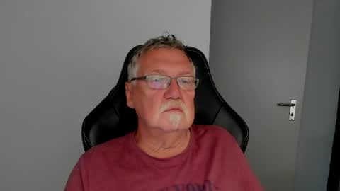 sharlots_pet online show from April 2026 10:47:02 AM