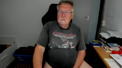 sharlots_pet online show from April 2026 11:24:01 AM