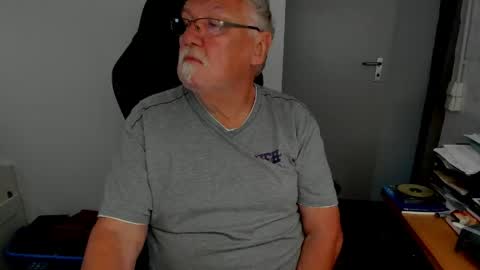 sharlots_pet online show from April 2026 08:45:01 AM