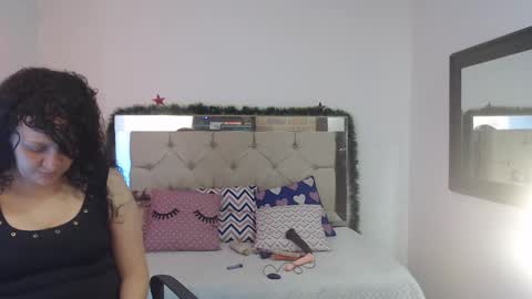 Snapshot of sharlotte__jones chatting on December 2024 03:43:02 PM Sara online show from December 2024 03:43:02 PM