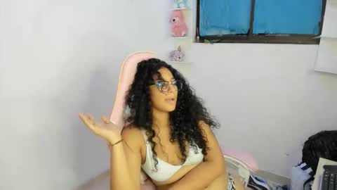 Snapshot of shasha009 chatting on November 2025 03:28:01 AM loraine online show from November 2025 03:28:01 AM