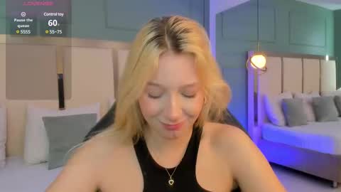Snapshot of shatall_rouge chatting on January 2025 05:28:01 PM Shantall online show from January 2025 05:28:01 PM