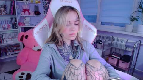 Katrin online show from November 2025 01:03:01 PM