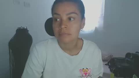 Shayna online show from November 2025 08:11:01 PM