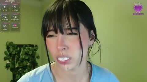 Snapshot of she_alice chatting on June 2026 06:52:02 AM she_alice online show from June 2026 06:52:02 AM
