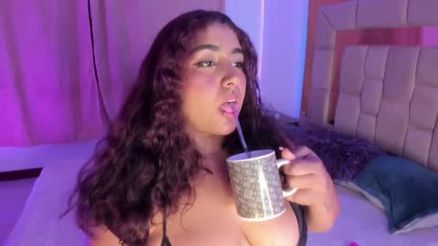 Snapshot of sheeylaroee chatting on February 2025 12:02:01 AM Heidy online show from February 2025 12:02:01 AM