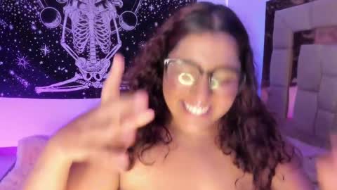 Snapshot of sheeylaroee chatting on March 2025 07:05:02 AM Heidy online show from March 2025 07:05:02 AM