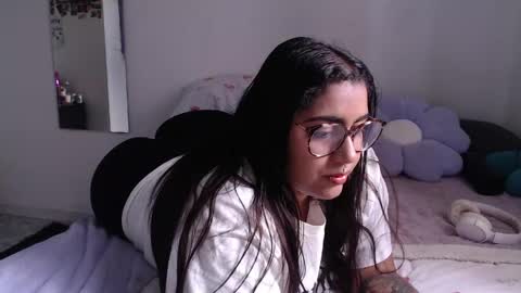 Snapshot of sheeylaroee chatting on May 2026 12:44:02 PM Heidy online show from May 2026 12:44:02 PM